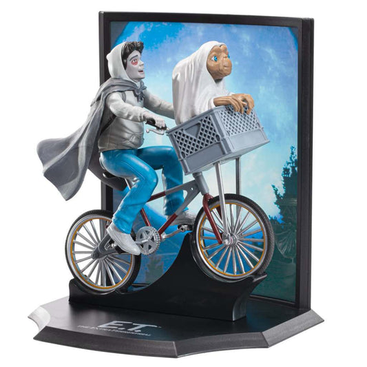 Et with elliot over the moon diorama